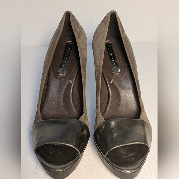 BCBGMAXAZRIA Taupe Suede Silver Leather Front Wedge High Heel Open Toe Sz 9 EUC - Picture 8 of 9
